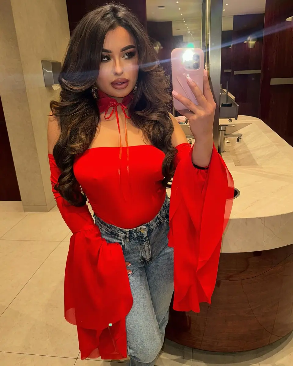 Ainur escort in Hong Kong