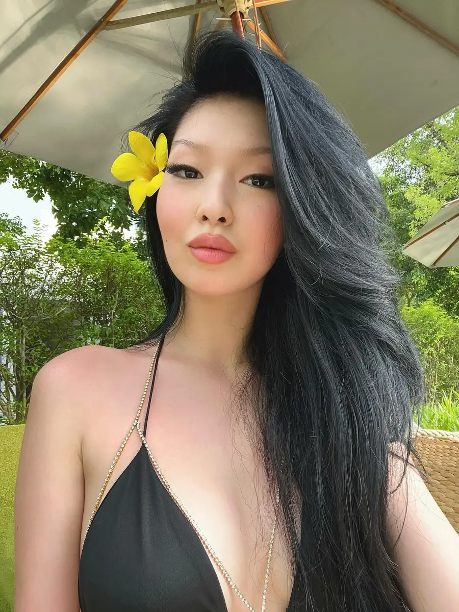 Aizhan escort in Hong Kong