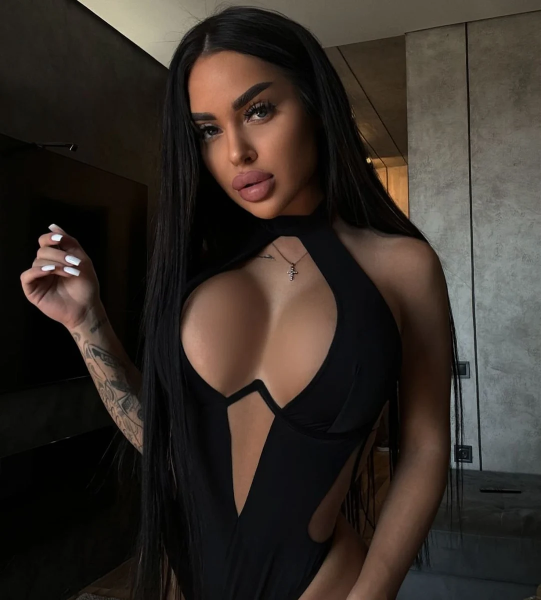 Amelia escort in Hong Kong