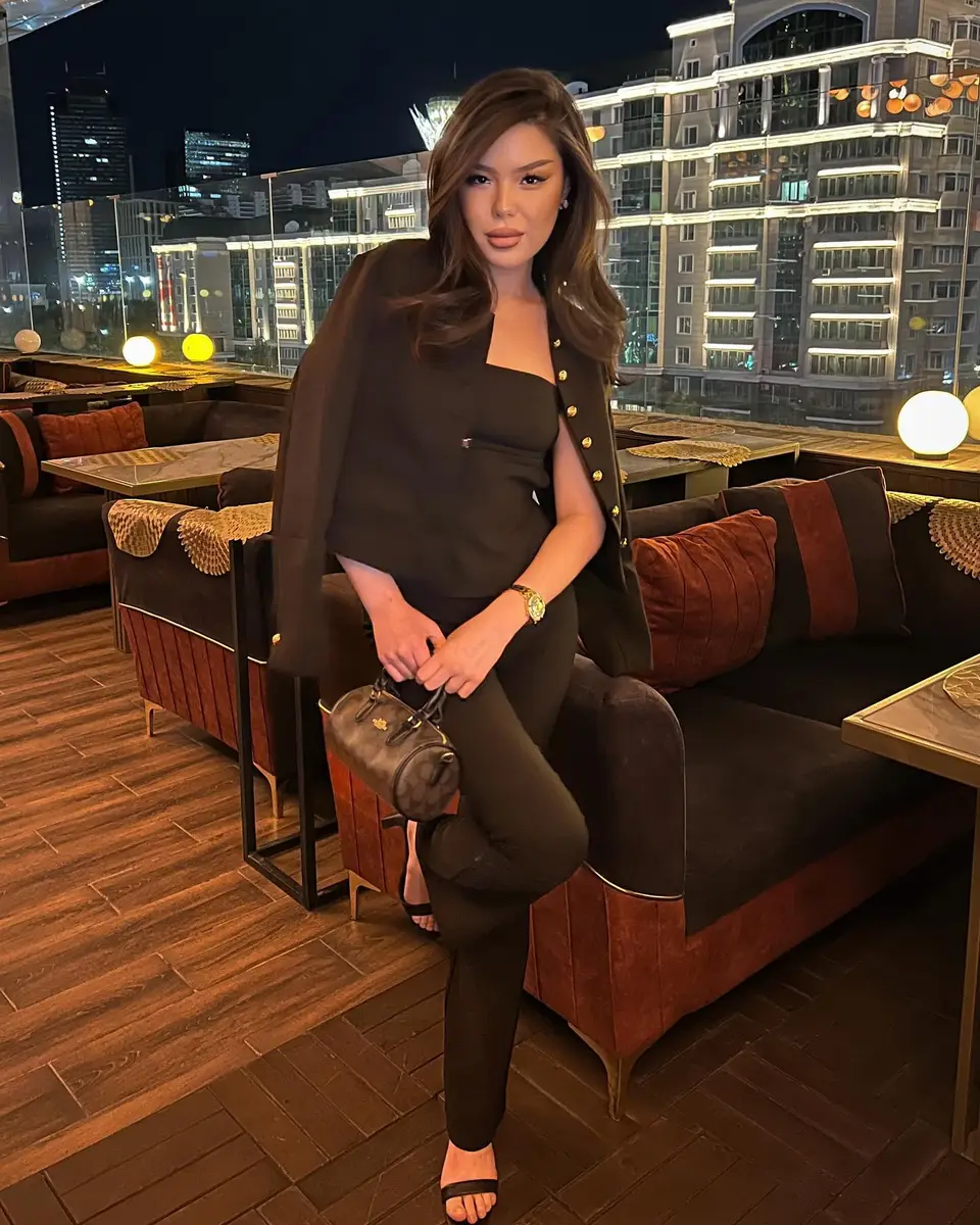 Aygerim escort in Hong Kong