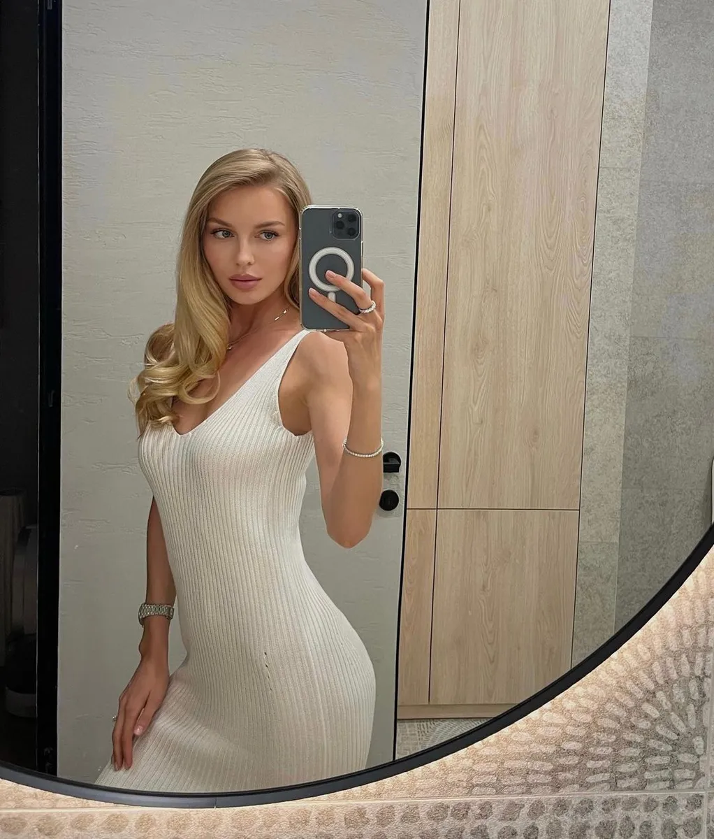 Dalila escort in Hong Kong