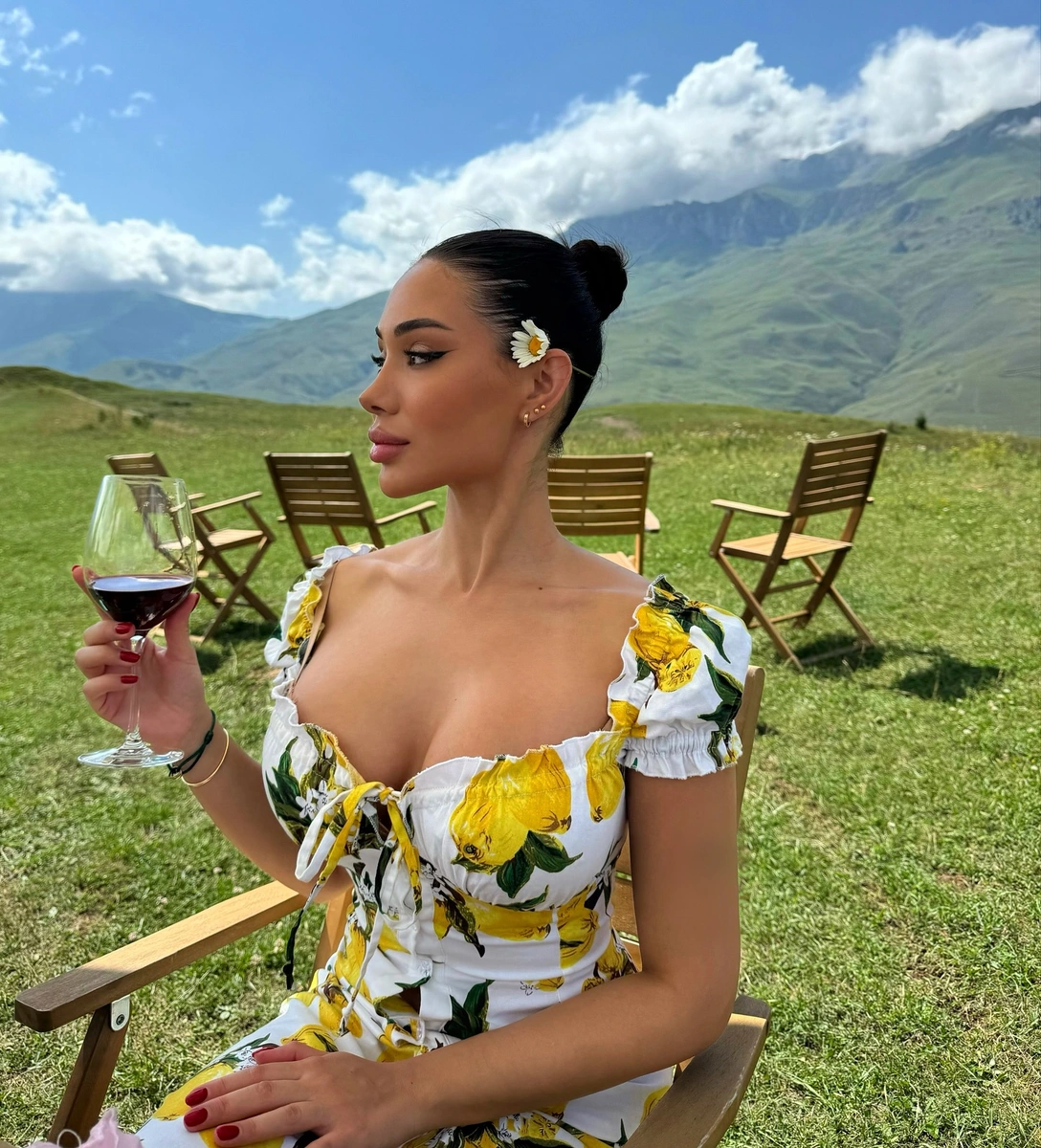 Dilyara escort in Hong Kong