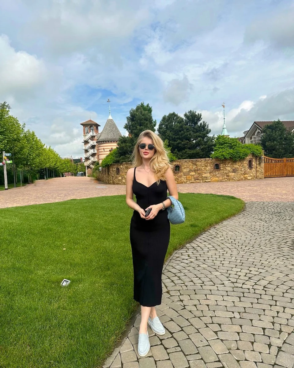 Elena escort in Hong Kong