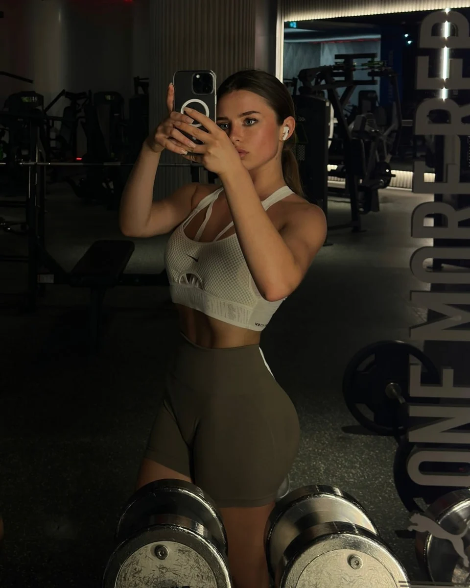 Emmeline escort in Hong Kong