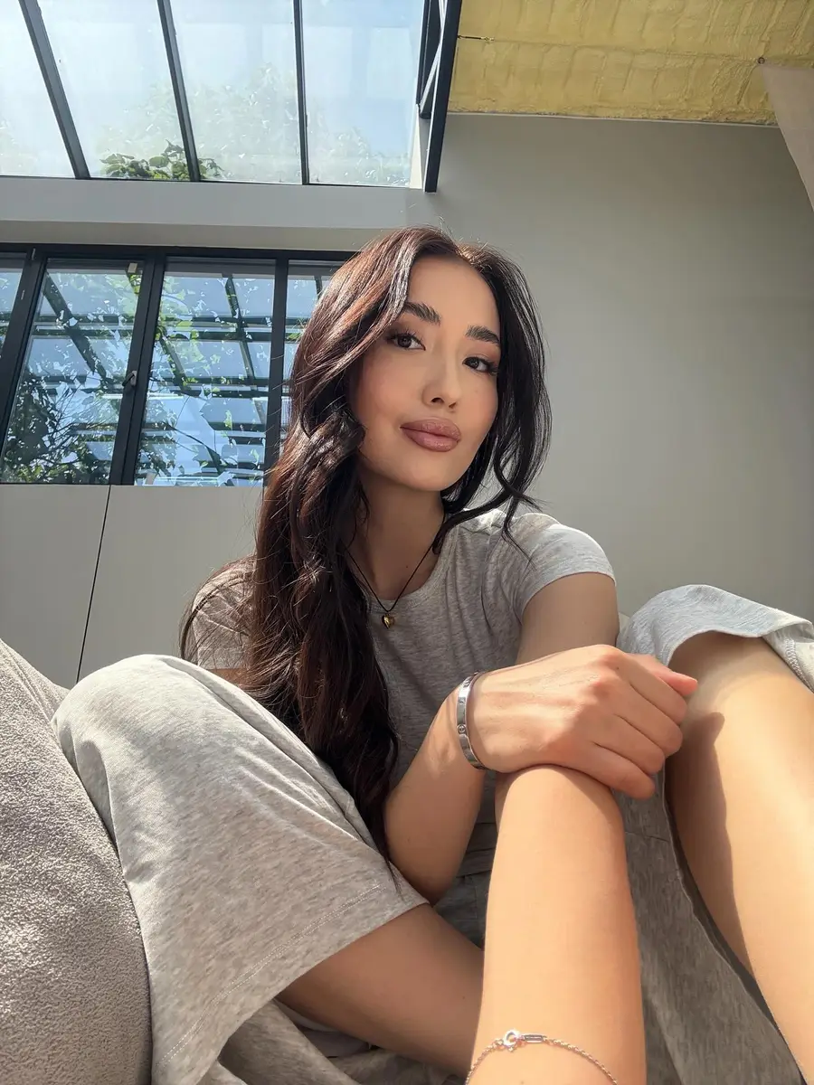 Erke escort in Hong Kong