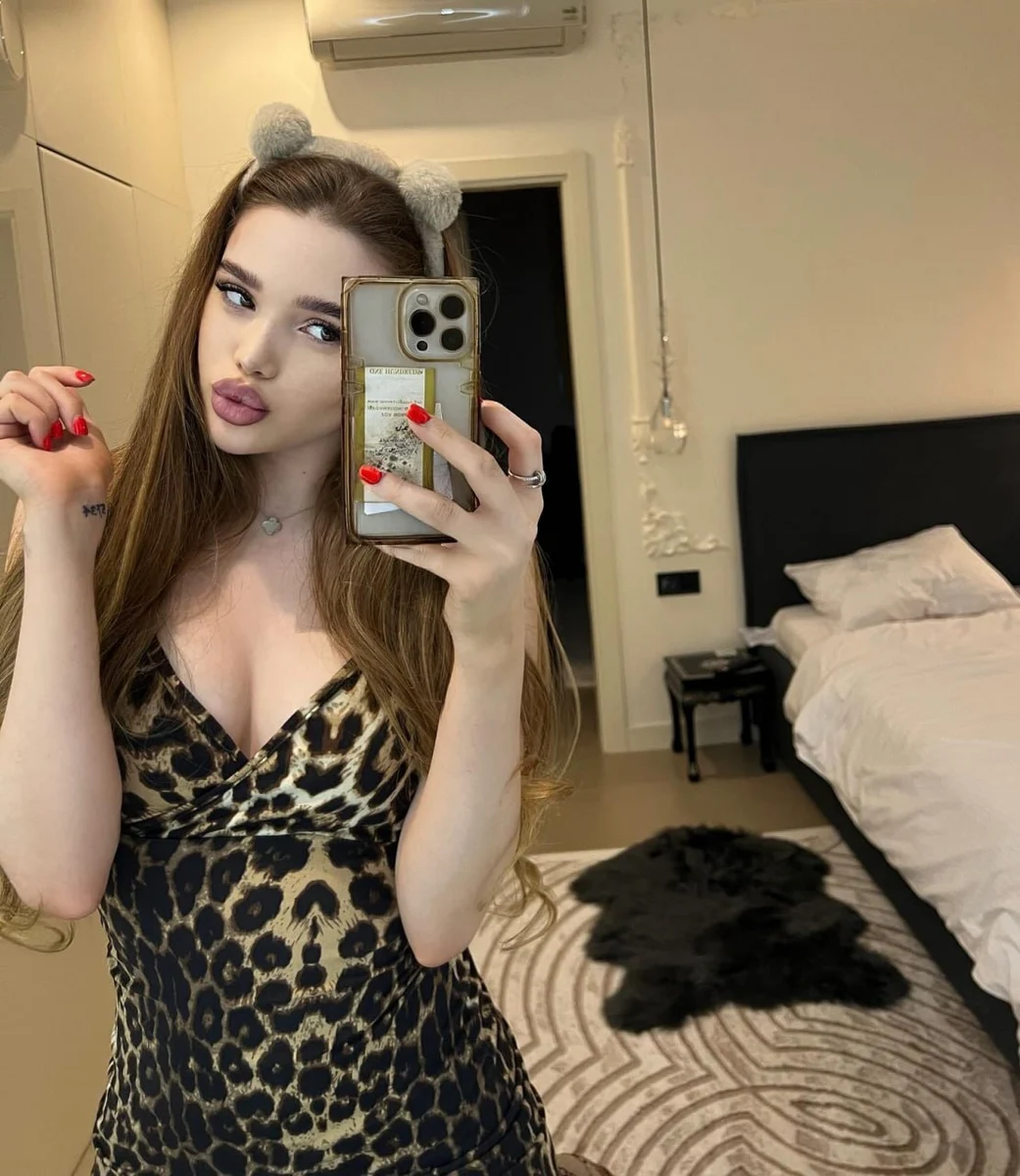Evelina escort in Hong Kong