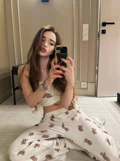 Evelina escort in Hong Kong