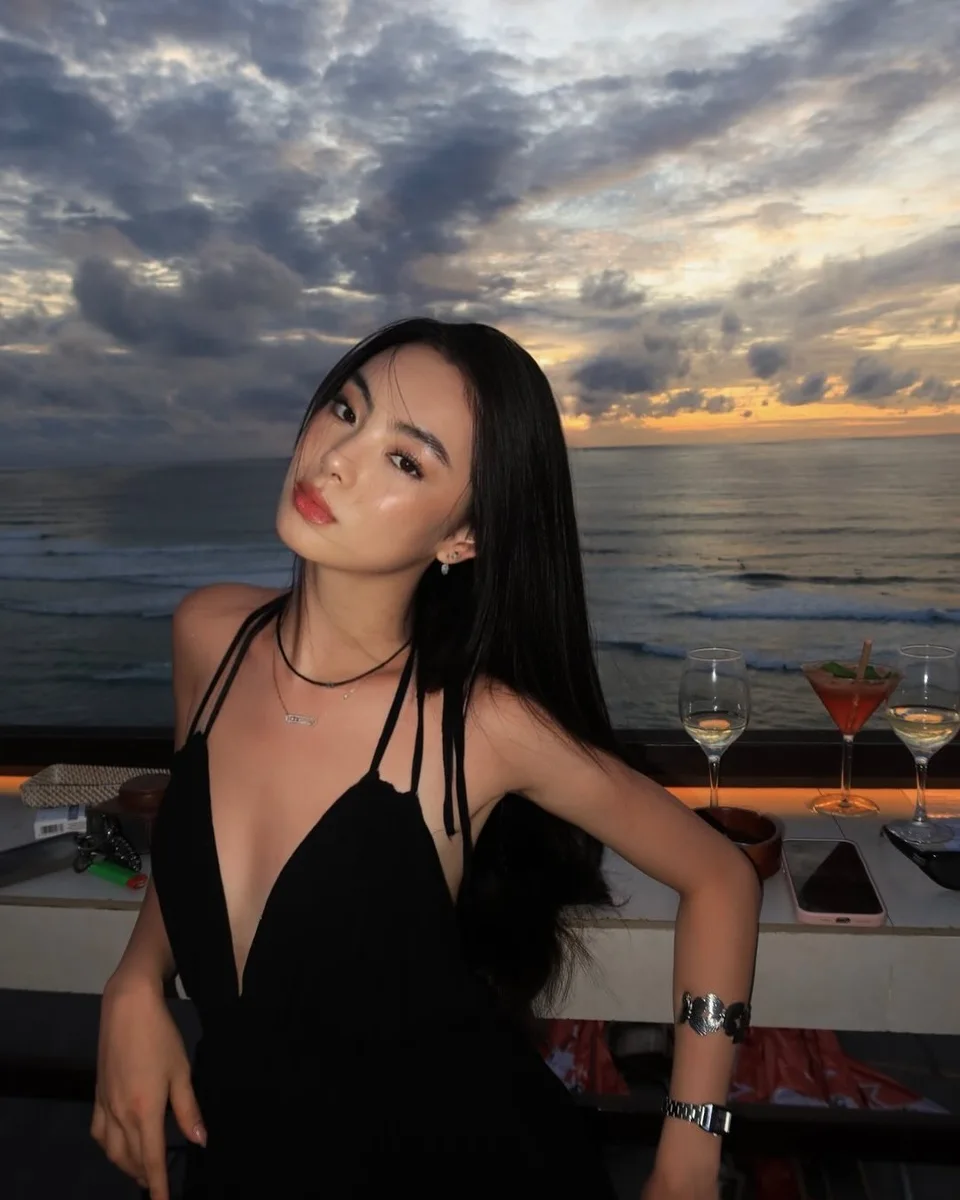 Gulmira escort in Hong Kong
