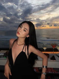 Gulmira escort in Hong Kong