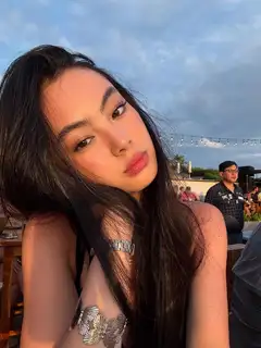 Gulmira escort in Hong Kong
