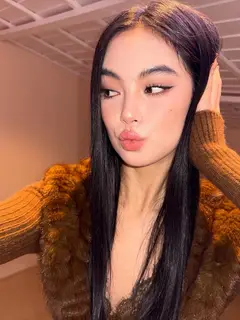Gulmira escort in Hong Kong