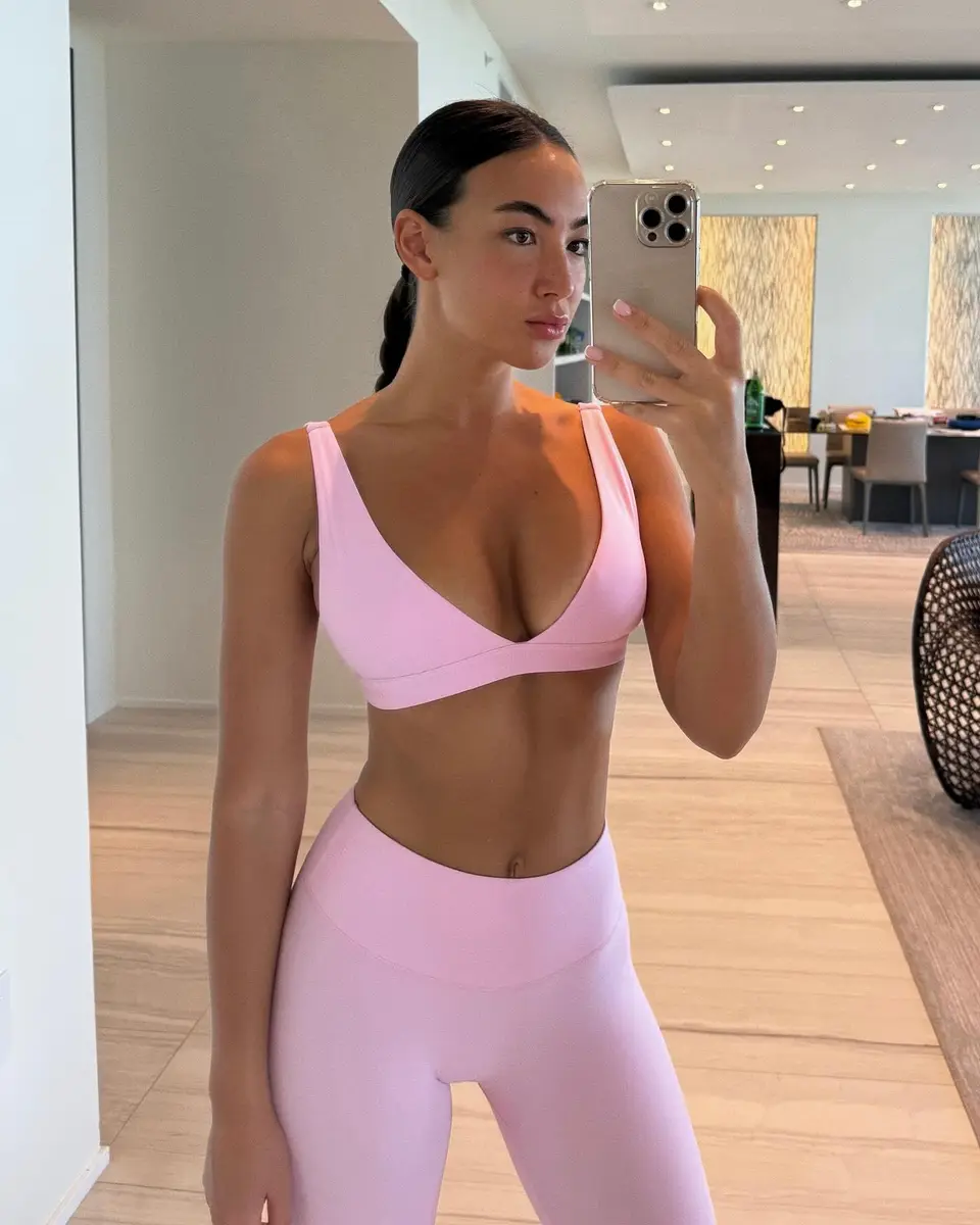 Kamila escort in Hong Kong