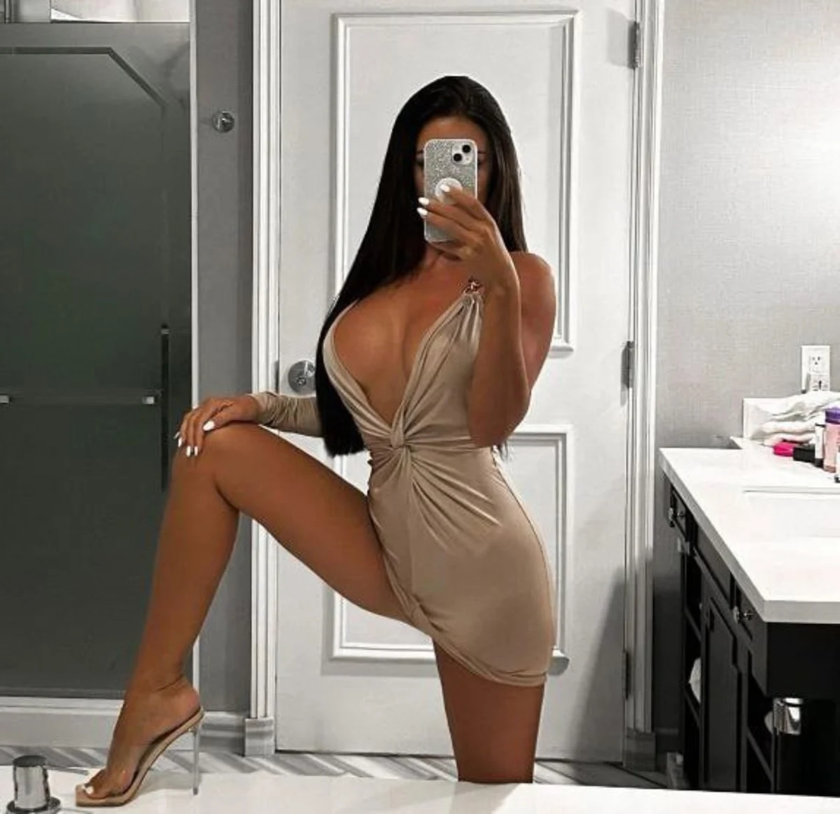 Letitia escort in Hong Kong