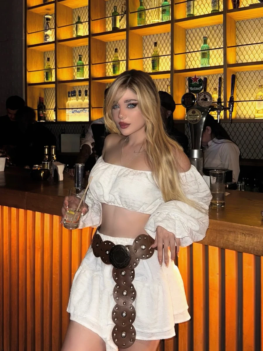 Marianne escort in Hong Kong