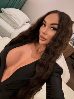 Mira escort in Hong Kong