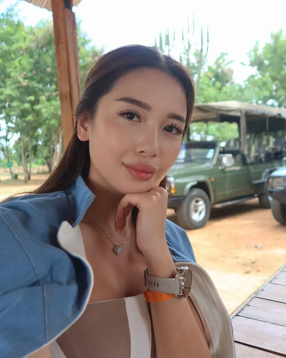 Nazym escort in Hong Kong