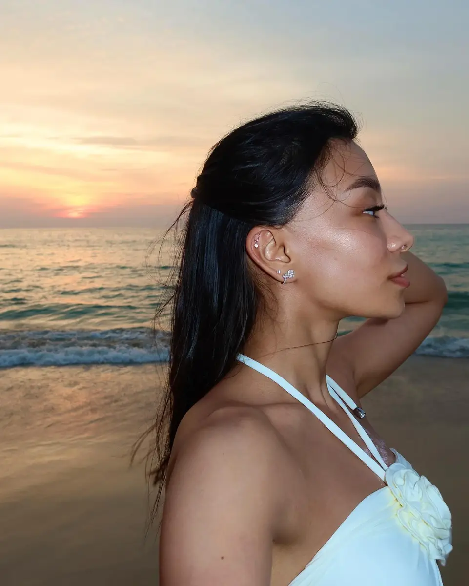 Raikhan escort in Hong Kong