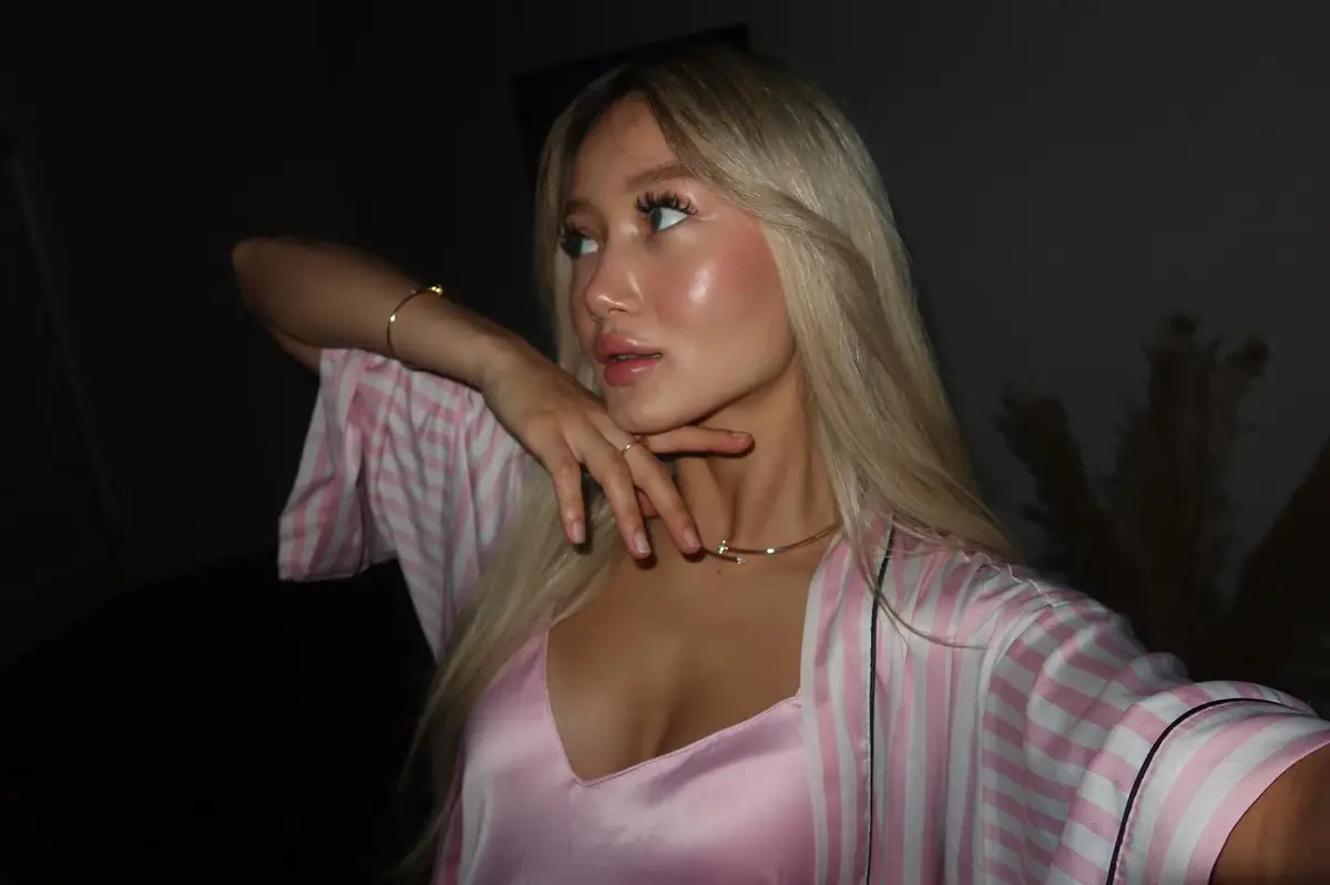 Samal escort in Hong Kong