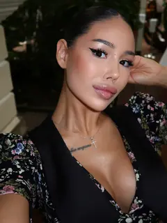 Sholpan escort in Hong Kong