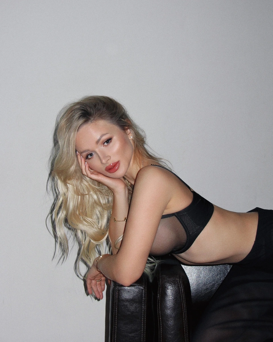 Teona escort in Hong Kong