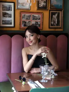 Zarina escort in Hong Kong